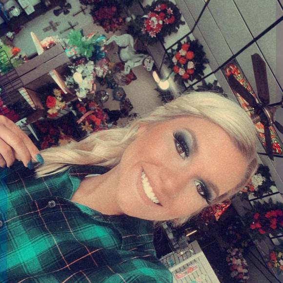 Meet your Posher, Hannah - Picture 1 of 1